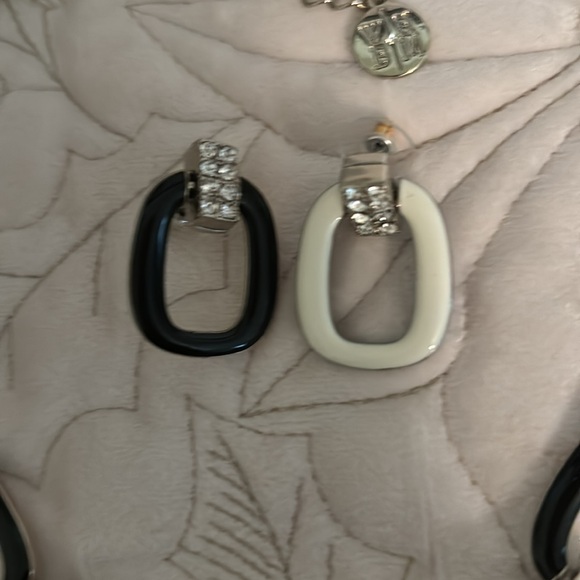 WHBM Black/ White bold link necklace with rhinestones - Picture 4 of 6